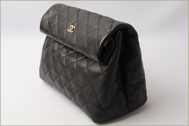 シャネル　CHANEL　折財布