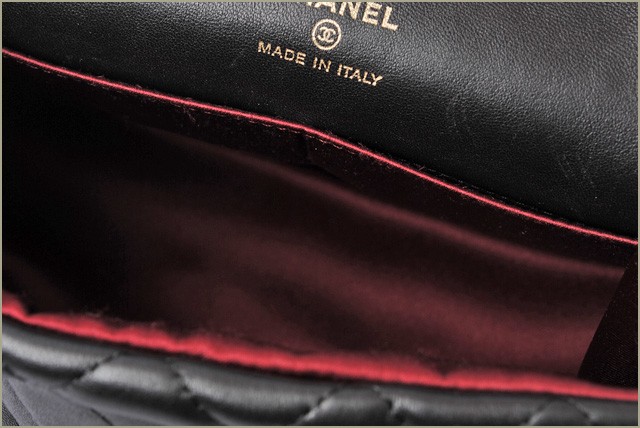 シャネル　CHANEL　折財布