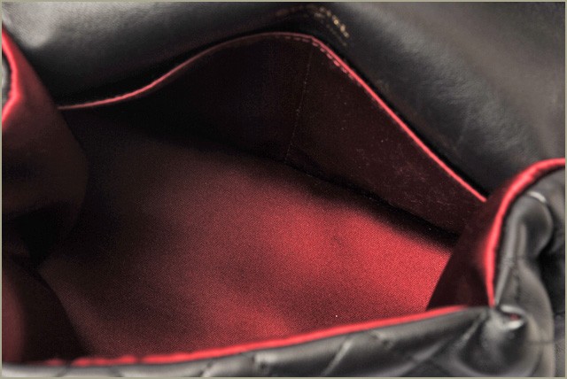 シャネル　CHANEL　折財布