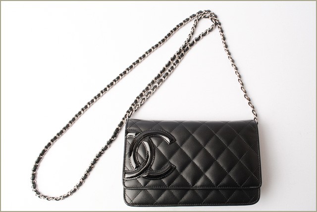 シャネル　CHANEL　折財布