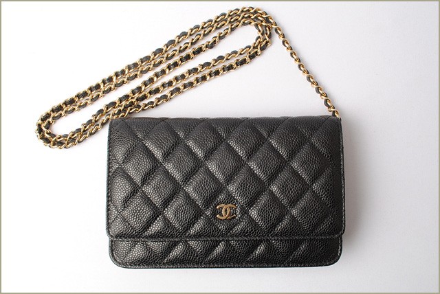 シャネル　CHANEL　折財布