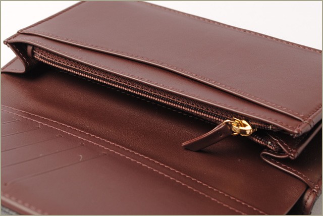 シャネル　CHANEL　折財布