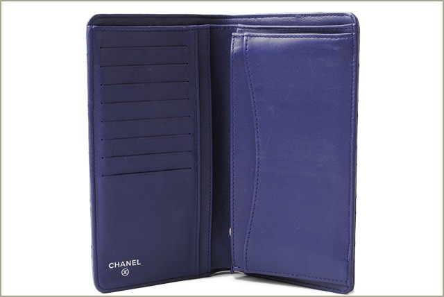 シャネル　CHANEL　折財布
