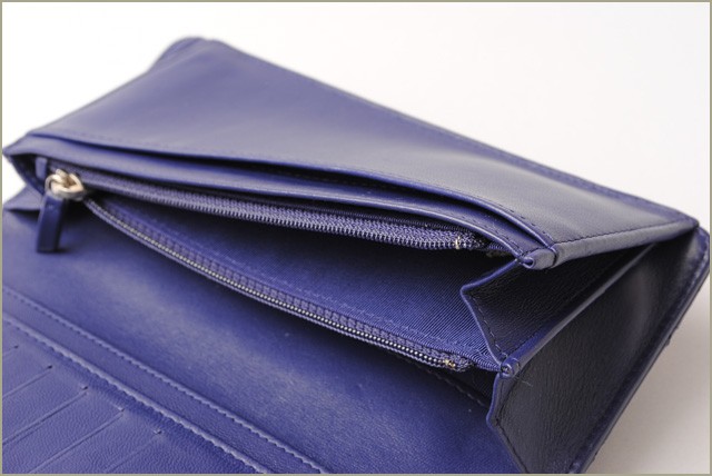 シャネル　CHANEL　折財布