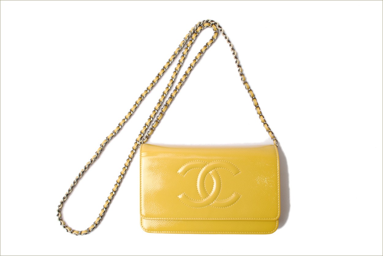 シャネル　CHANEL　折財布