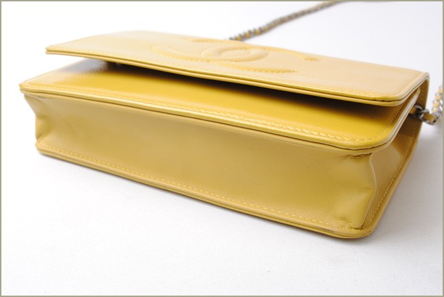 シャネル　CHANEL　折財布