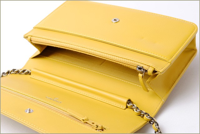 シャネル　CHANEL　折財布