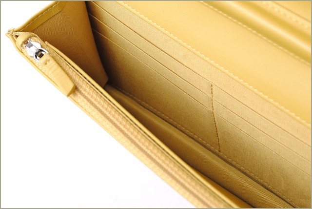 シャネル　CHANEL　折財布