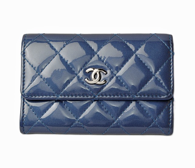 シャネル　CHANEL　折財布