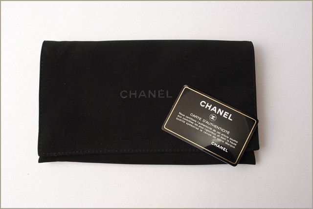 シャネル　CHANEL　折財布