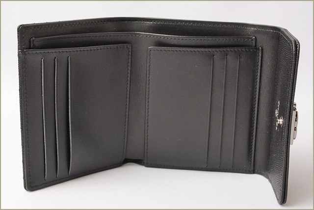 シャネル　CHANEL　折財布