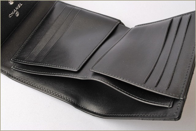 シャネル　CHANEL　折財布