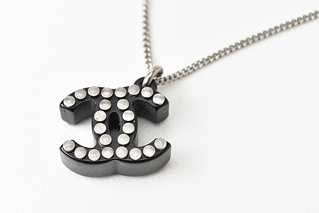 【入荷情報】希少★輝くスター CHANEL★ロゴ ネックレス 胸元で煌めく♪】chanel 偽物 ネックレス 星 スター CCロゴ