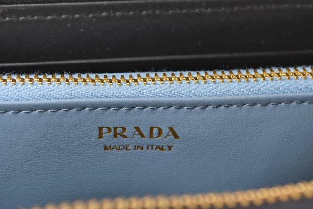 プラダ　PRADA