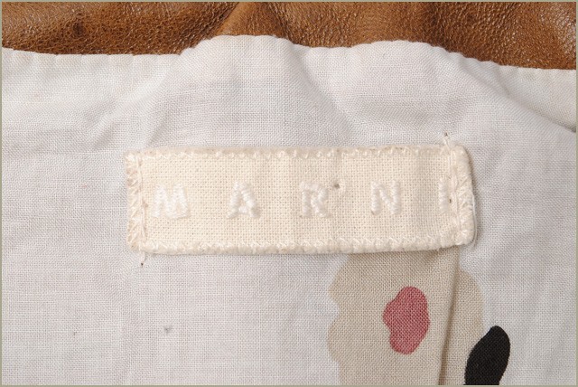 マルニ　MARNI