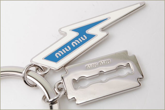 キーホルダー・キーリング MIU MIU Grey Suede Keyring Amazon.co.jp: ミュウミュウ miumiu キーリング 鍵 キーホルダー