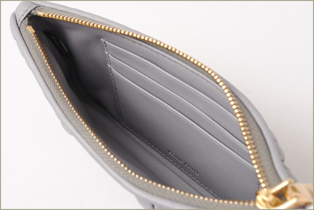 ミュウミュウ miumiu 財布