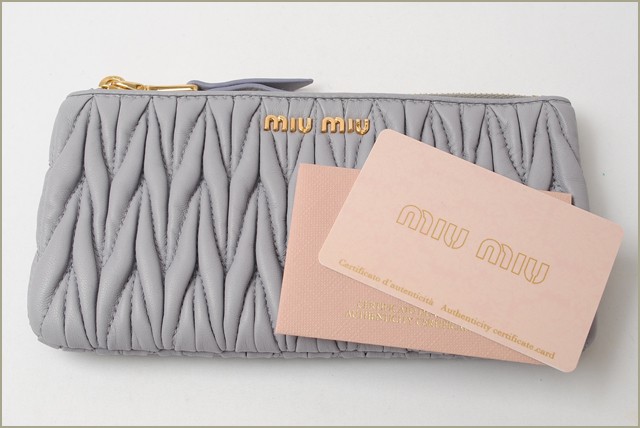 ミュウミュウ miumiu 財布