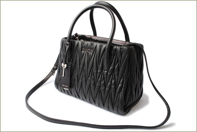 ミュウミュウ miumiu