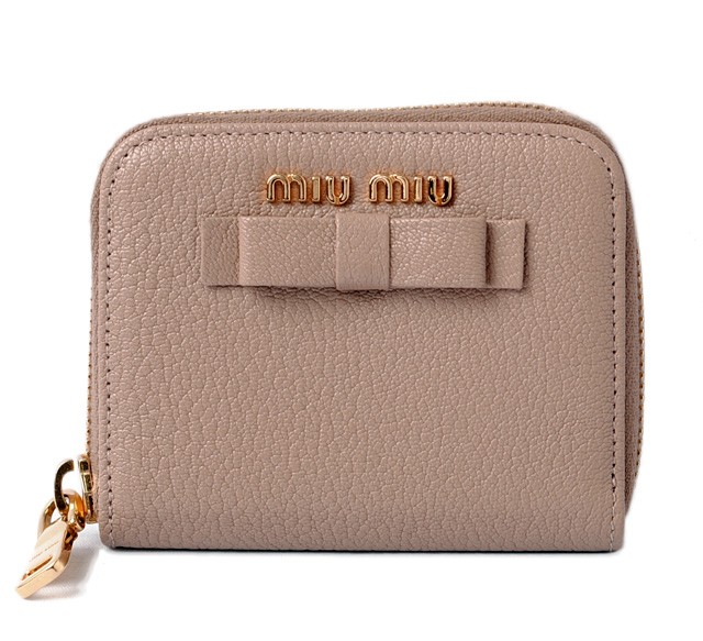 ミュウミュウ　miumiu