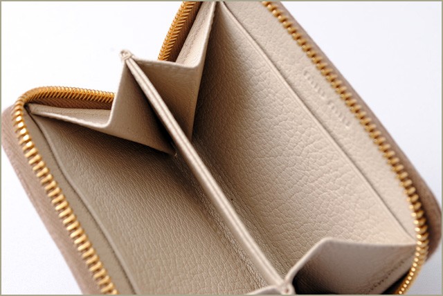 ミュウミュウ　miumiu