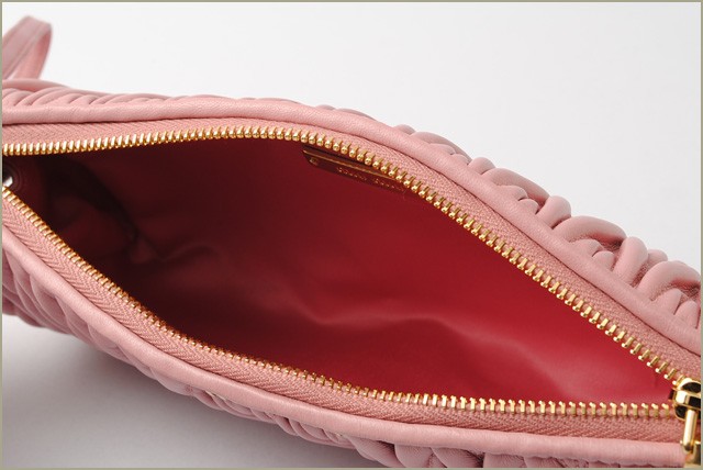 ミュウミュウ　miumiu