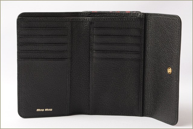 ミュウミュウ miumiu