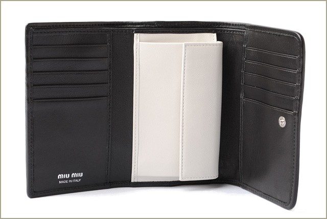 ミュウミュウ　miumiu