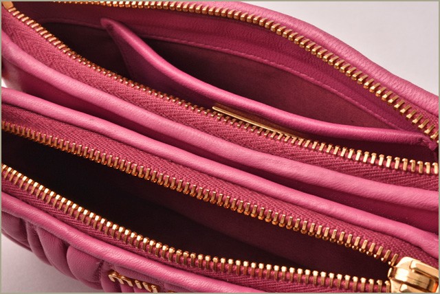 miu miu（ミュウミュウ） ショルダーバッグ/ポーチ miumiu MATELASSE