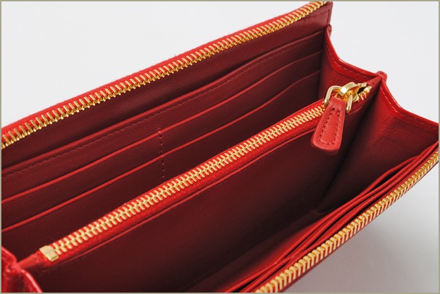 ミュウミュウ miumiu 財布