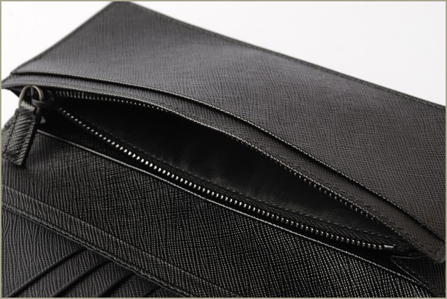 PRADA　プラダ　2折長財布