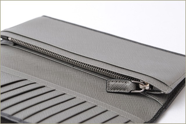 PRADA　プラダ　2折長財布