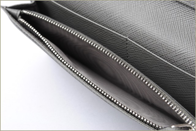 PRADA　プラダ　2折長財布