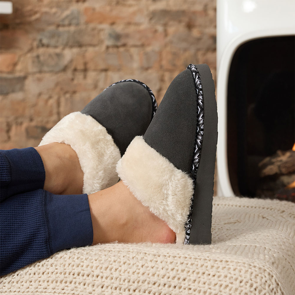 限定3 ミネトンカ ムートンブーツ Black 22cm UGG 定価19，440円