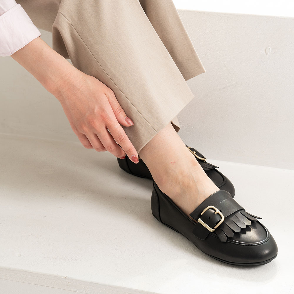 美品【fitflop】ALLEGRO フリンジ バックル ローファー 現行品 ALLEGRO フリンジ バックル レザーローファー｜fitflop(フィット