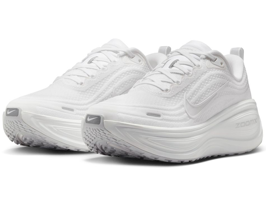 NIKE（ナイキ） 女性 レディース シューズ W VOMERO PLUS ウィメンズ