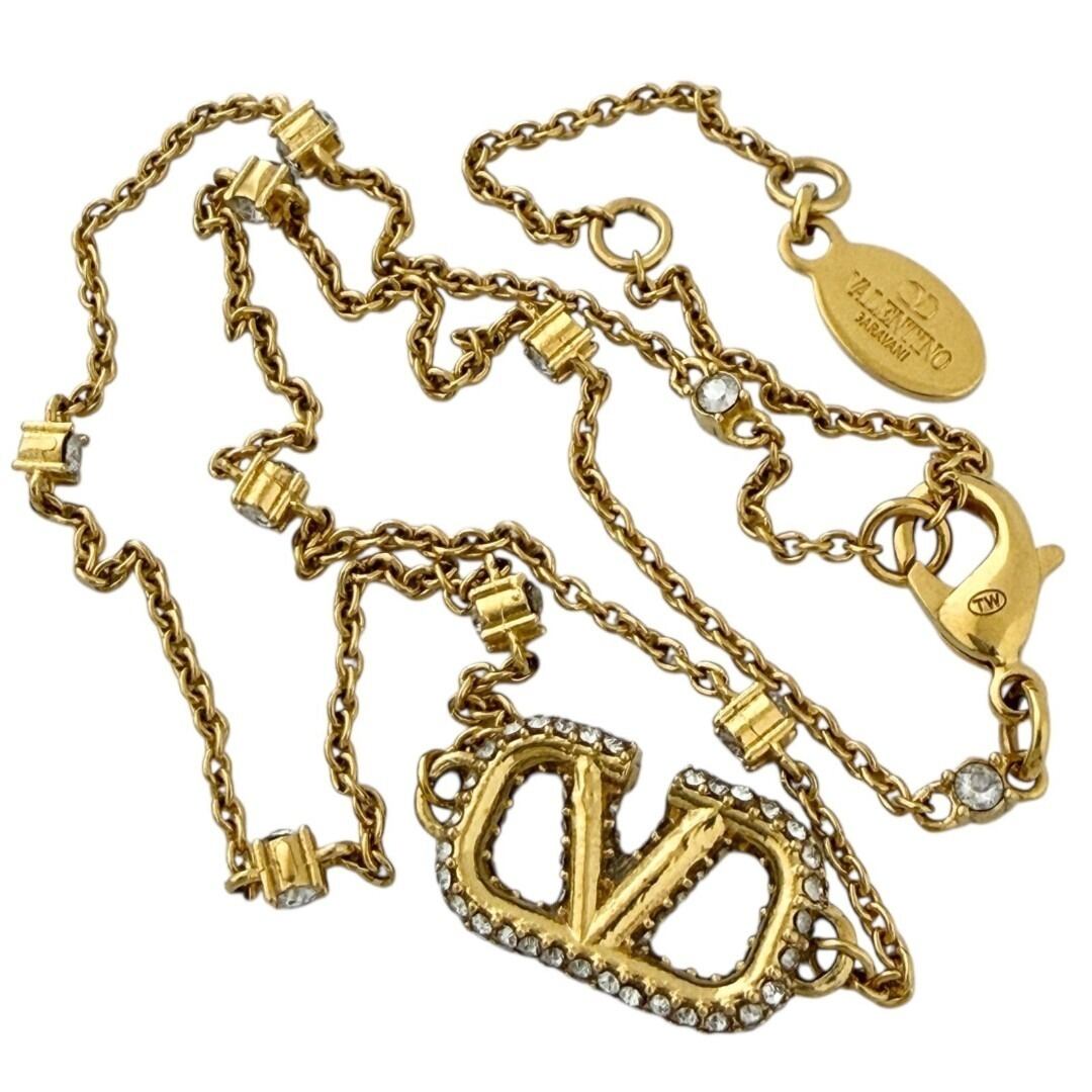 VALENTINO ガラバニVロゴネックレス Vlogo Signature Metal Necklace for Woman in Gold | Valentino US
