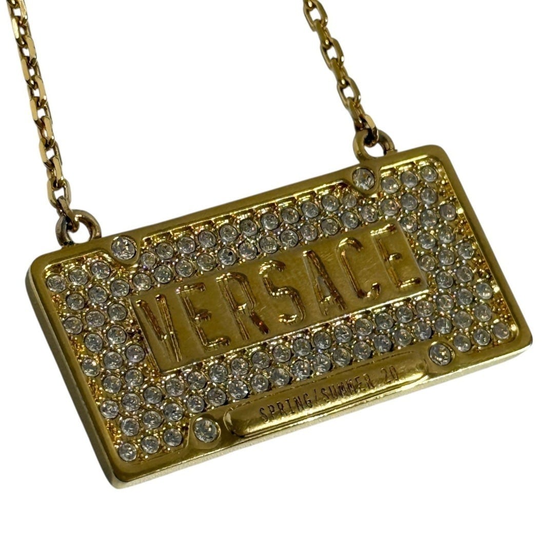 ヴェルサーチ　メンズ　ペンダント　ネックレス　ナンバープレートモチーフ　2020 VERSACE（ヴェルサーチェ） ヴェルサーチ メンズ ペンダント