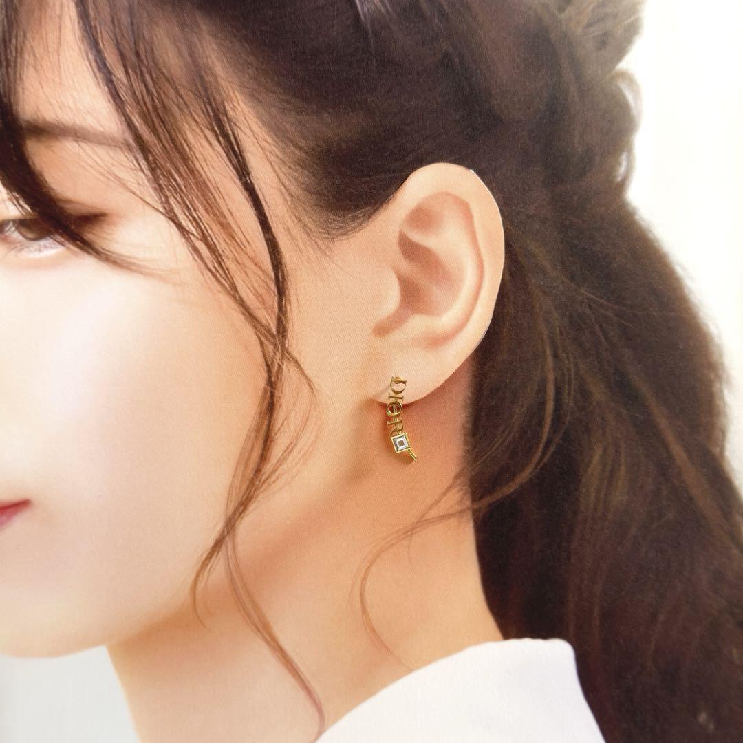 ✨現行・美品✨ディオール Lucky DIOR スタッドピアス 星 ゴールド 完売 人気 Dior ピアス ディオール 星 ゴールド 雑貨 小物 お得