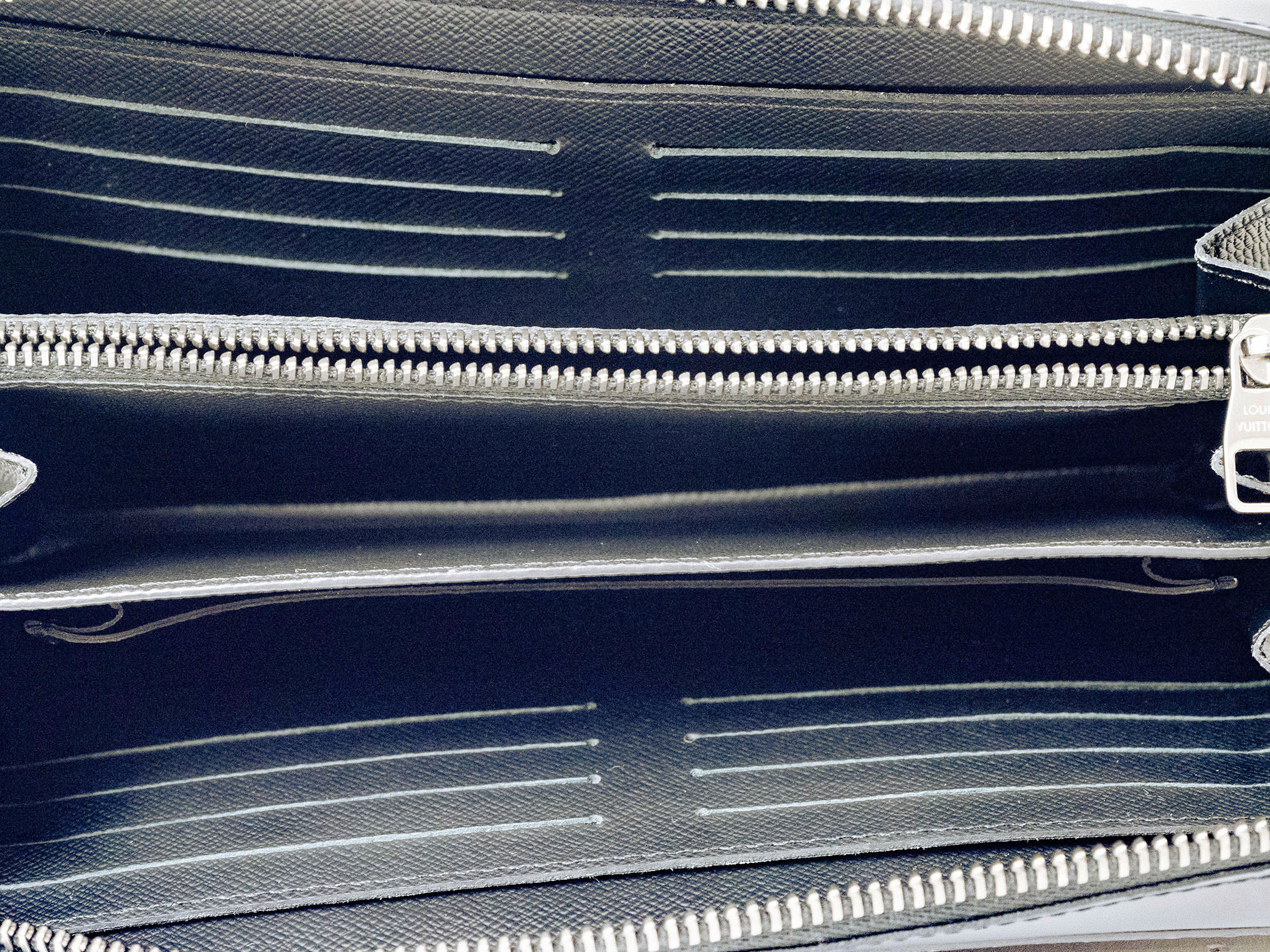 LOUIS VUITTON（ルイ・ヴィトン） ジッピーXL クラッチバッグ 大きい長