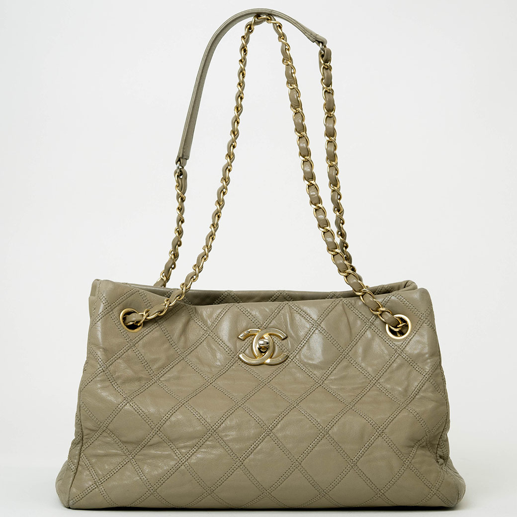 シャネルビコローレポーチショルダーバッグ 楽天市場】【中古】 CHANEL シャネル チェーンショルダー