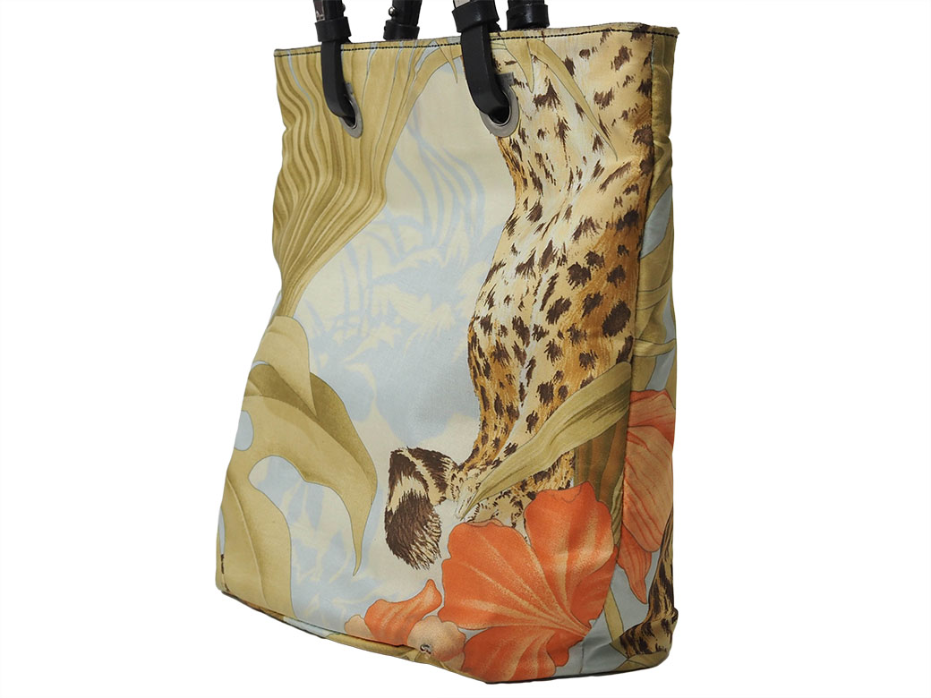新品 未使用 フェラガモ ヒョウ 花柄 バッグ 布袋付き FERRAGAMO（フェラガモ） サルヴァトーレ リバーシブル トートバッグ