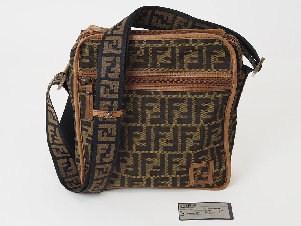 【苫小牧バナナ】FENDI/フェンディ FFズッカパターン 2Wayバッグ ブラウン/ブラック ストラップ 保存袋付♪ FENDI フェンディ ぺカン ショルダーバッグ ブラウン FFロゴ PVC 2WAY