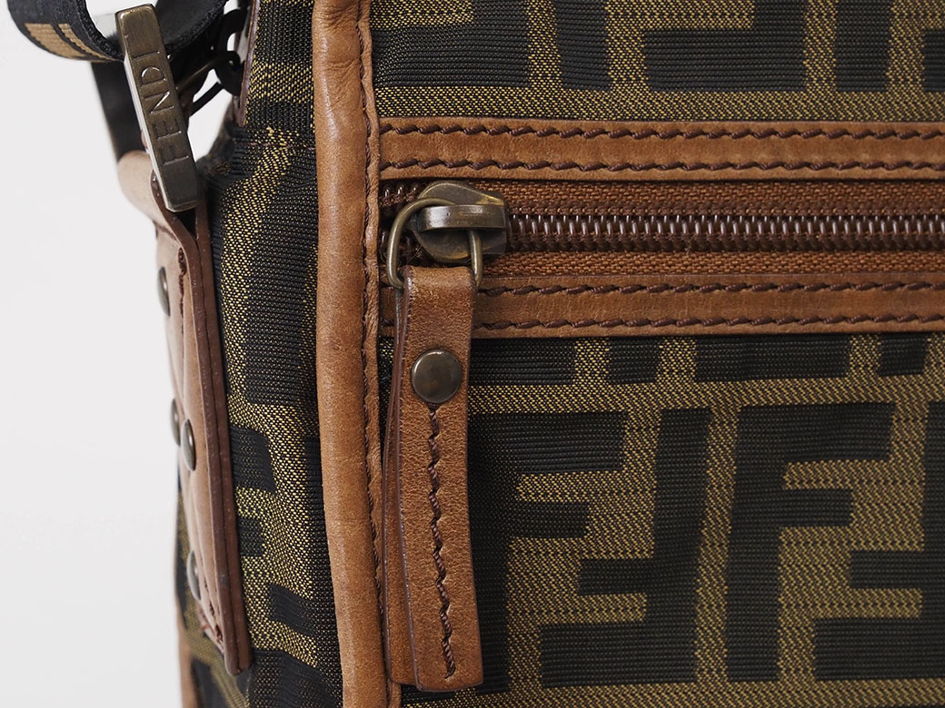 FENDI ノートPCケース A4サイズ ズッカ柄 7VA248-UZD ブラウン系 PVCコーティングキャンバス 保存袋付き フェンディ ブリーフケース 書類かばん イタリア製 札幌市 清田区 平岡 FENDI（フェンディ） ズッカ トランク ショルダーバッグ PVC レザー