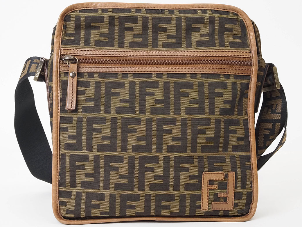 美品✨FENDI フェンディ　ミニクッション　ズッカ　総柄　ブラウン　激レア FENDI（フェンディ） ズッカ柄 ハンドバッグ キャンバス レザー