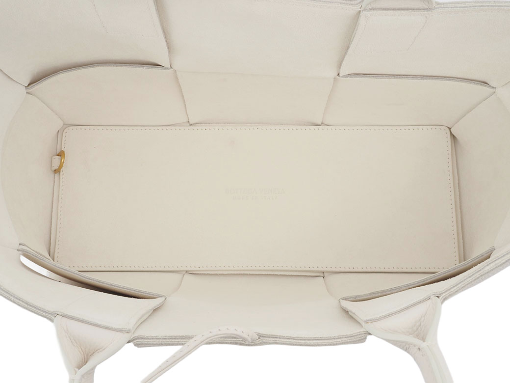 bottega veneta アルコトート ブラック ホワイト BOTTEGA VENETA（ボッテガ・ヴェネタ） スモール アルコ トートバッグ