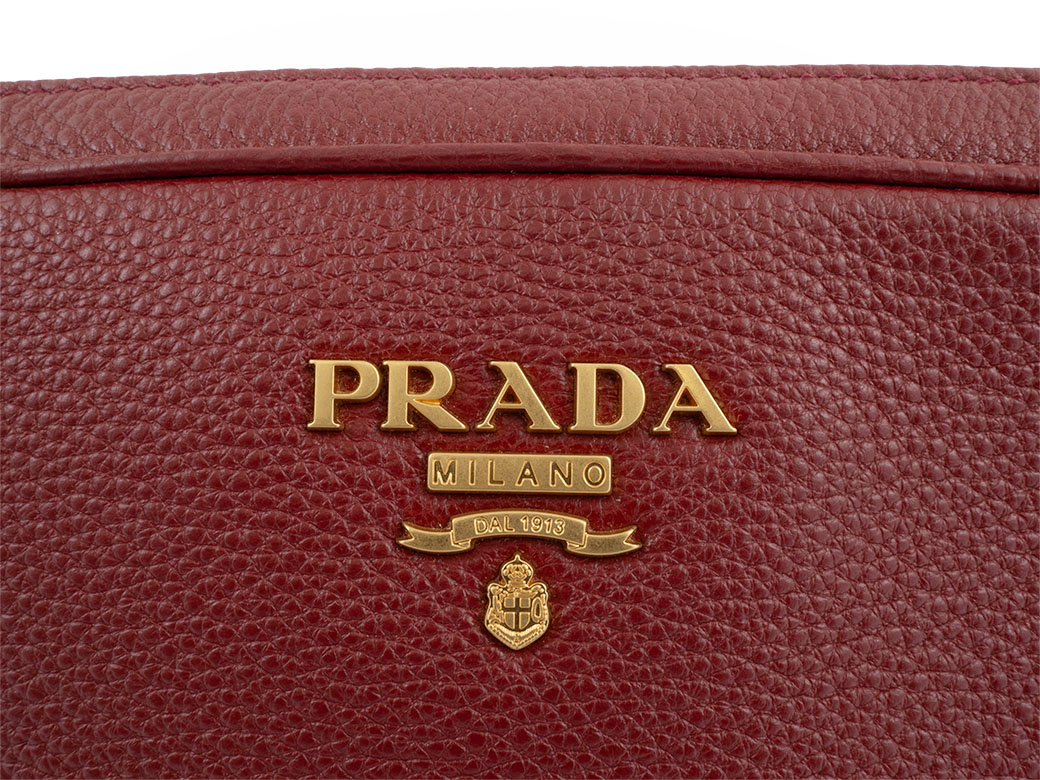 未使用級　プラダ　カメラバッグ　ショルダーバッグ PRADA プラダ カメラバッグ ショルダーバッグ クロスボディ ボルドー