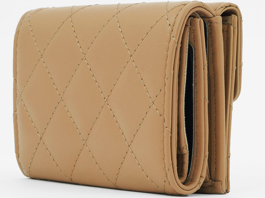CHANEL（シャネル） 財布 三つ折り マトラッセ スモール フラップ
