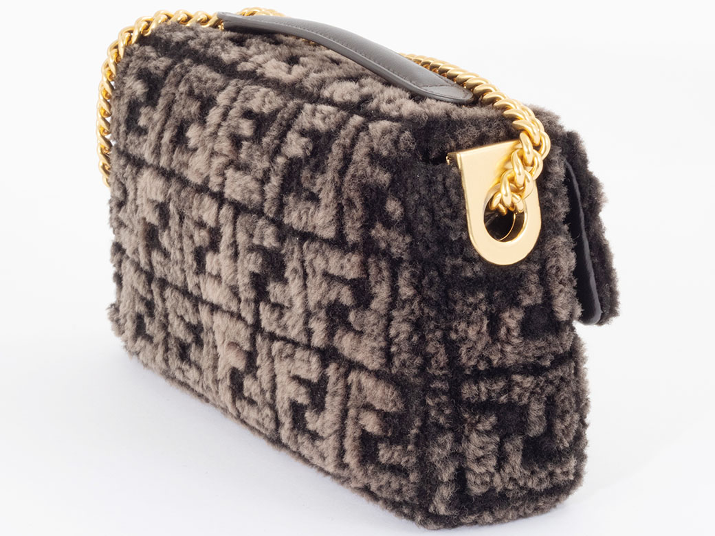 FENDI（フェンディ） バッグ 中古 バケット チェーンショルダー ミディ