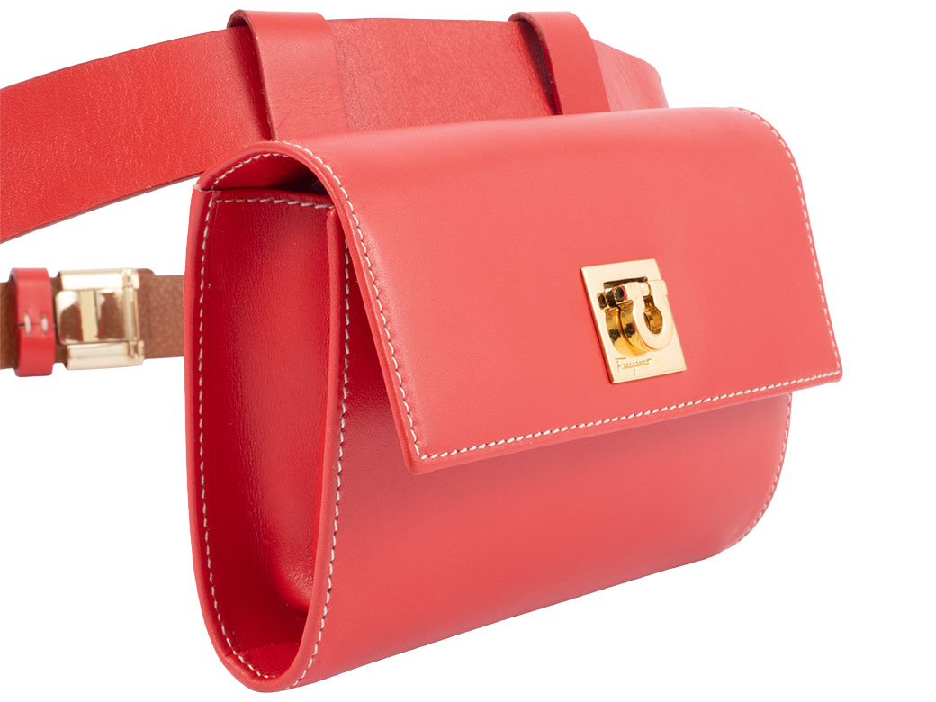 【セナ様Salvatore Ferragamo ボディバック ガンチーニ　レザー セナ様Salvatore Ferragamo ボディバック ガンチーニ レザー FERRAGAMO